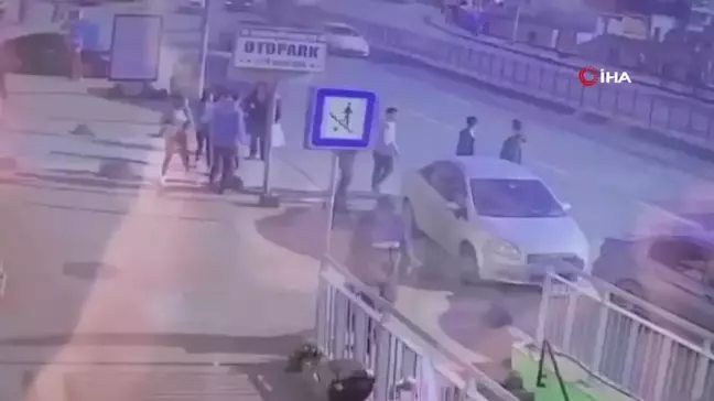 Beyoğlu'nda dolandırıcılık iddiası ortalığı karıştırdı: Genç çifte dayak kamerada