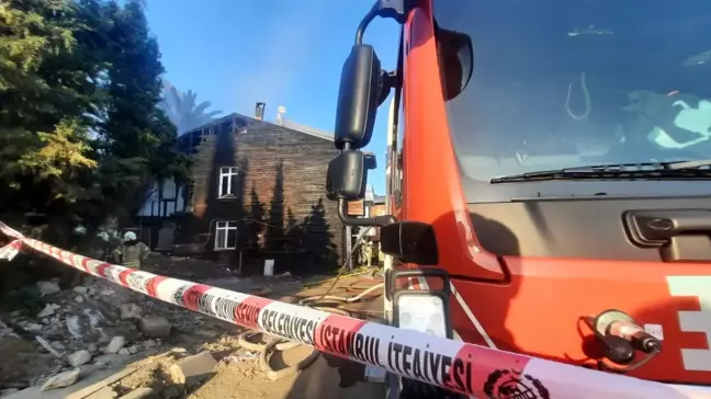 Cihangir'de Ahşap Bina Yangını