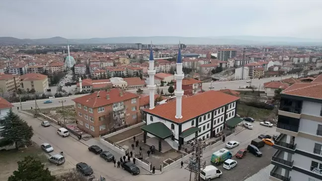 Çubuk'ta yeniden yapılan cami ibadete açıldı