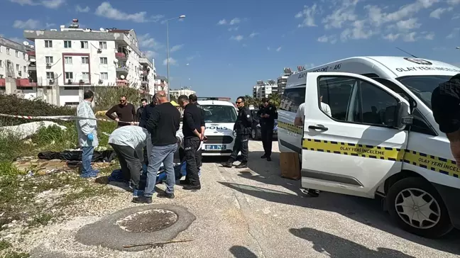 Antalya'nın Kepez ilçesinde yol kenarında kadın cesedi bulundu