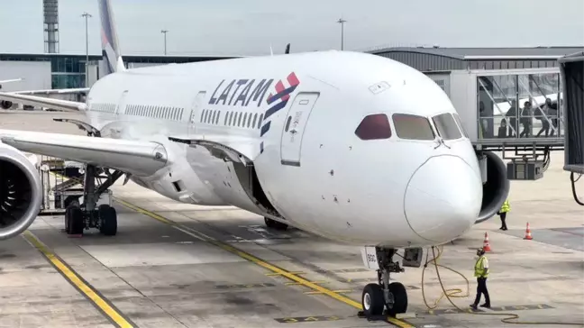 Avustralya'dan Yeni Zelanda'ya giden uçaktaki yolcular tavana yapıştı