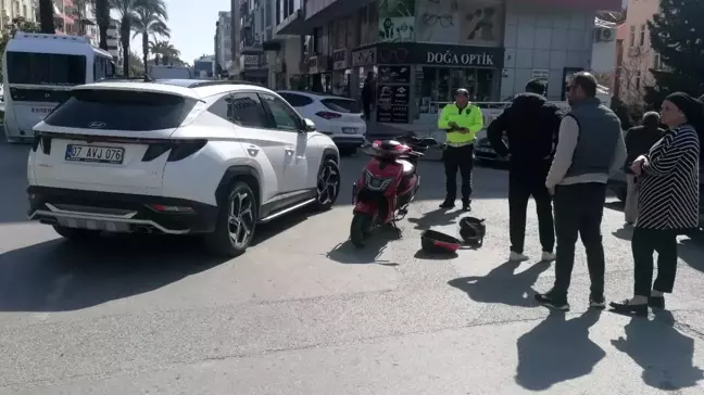 Antalya'da İki Motosiklet Kazası: Bir Sürücü Yaralandı, Diğeri Kask Sayesinde Kurtuldu