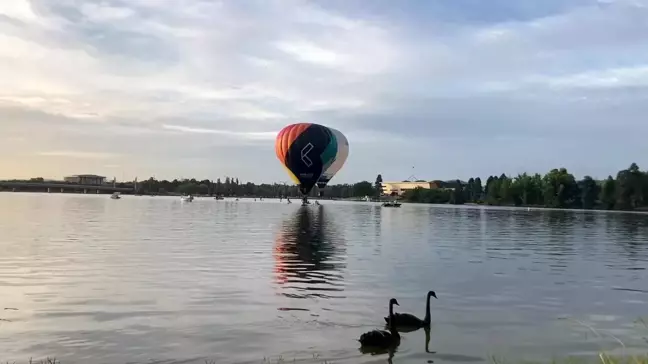 2024 Kanberra Balon Şöleni'nden çeşitli görüntüler