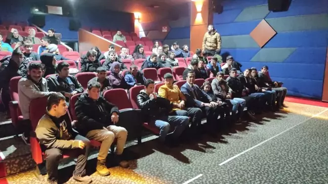 Muş Belediyesi Özel Çocuklara Sinema Etkinliği Düzenledi