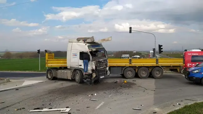 Tekirdağ'da Tır-Minibüs Kaza: 5 Ölü, 10 Yaralı