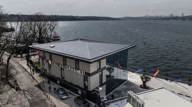 Beykoz Belediyesi tarafından denize sıfır bir konumda kurulan Yalı Kütüphanesi hizmete girdi