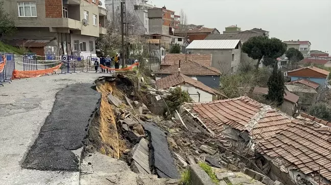 Maltepe'de Yol Çökmesi Sonucu Gecekondularda Hasar Oluştu