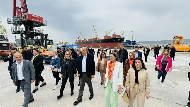 Cumhur İttifakı'nın Muğla Büyükşehir Belediye Başkan adayı Aydın Ayaydın, Güllük ve Çomakdağ mahallesini ziyaret etti