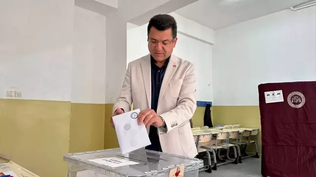 Cumhur İttifakı'nın Bodrum Belediye Başkan adayı Mehmet Tosun oyunu kullandı