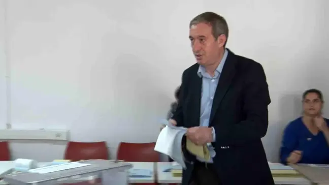 DEM Parti Eş Genel Başkanı Tuncer Bakırhan Ankara'da oyunu kullandı