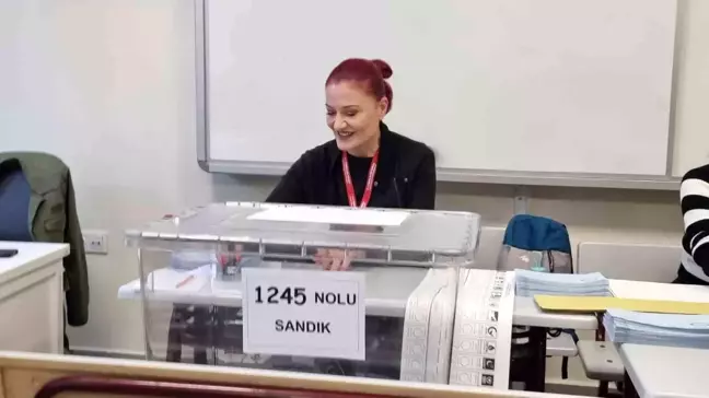 Candan Erçetin yerel seçimlerde Sandık Kurulu Üyesi oldu