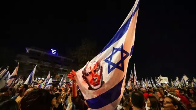 İsrail'de Binlerce Eylemci Netanyahu'yu Görevden Uzaklaştırmak İstiyor