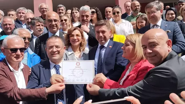 CHP'den Derince Belediye Başkanı Sertif Gökçe'ye Mazbata Verildi