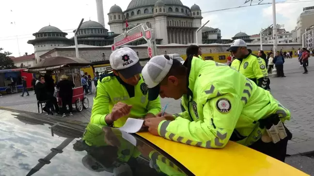 Taksim Meydanı'nda Ticari Taksi Denetimi: 39 Bin 155 Lira Cezası Kesildi