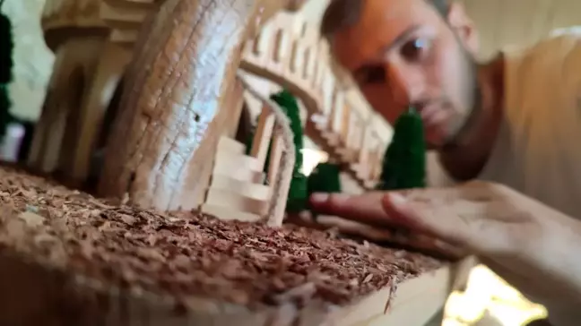 Erzurum'un kurtuluşunu simgeleyen maket lambader ilgi odağı oldu