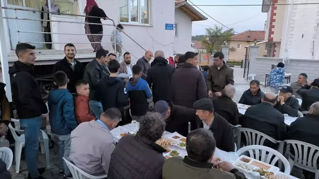 Kütahya Doğluşah köyünde geleneksel iftar sofrası