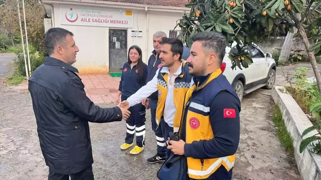 Antalya'da Protokol Üyeleri Vatandaşlarla Bayramlaştı
