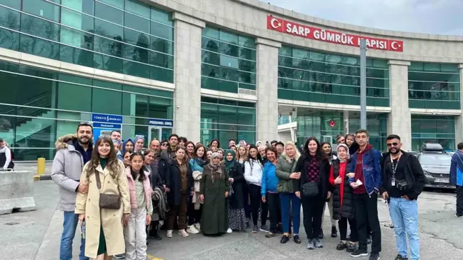 Sarp Sınır Kapısı'nda Bayram Yoğunluğu