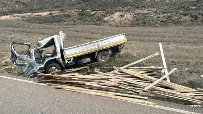 Sivas'ta Kamyonet Kazası: 1 Ölü, 2 Yaralı