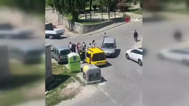 Yol verme tartışması meydan savaşına döndü... O anlar kamerada- Bayramlaşmaya giderken adeta savaştılar