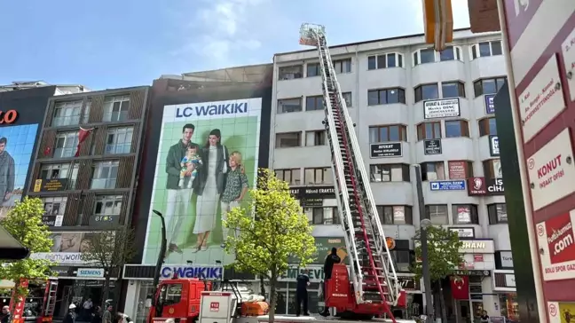 Bolu'da İzzet Baysal Caddesi'nde Yangın Çıktı