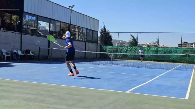 Bandırma'da Büyükler Bahar Kupası Tenis Şampiyonası Başladı