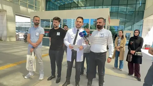 Gaziantep'te bıçaklanarak öldürülen doktor Ersin Arslan anıldı