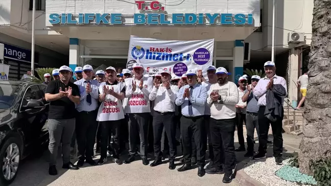 Mersin'de Silifke Belediyesi önünde işçi eylemi
