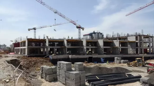 Malatya'da Yeni Çarşı Projesinde İnşaatlar Yükseliyor