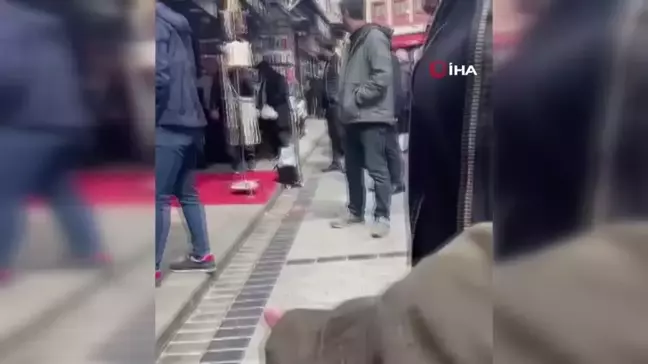 Fatih'te tartıştığı çarşaflı kadını yerde sürükleyen şüpheliye 3 yıla kadar hapis talebi