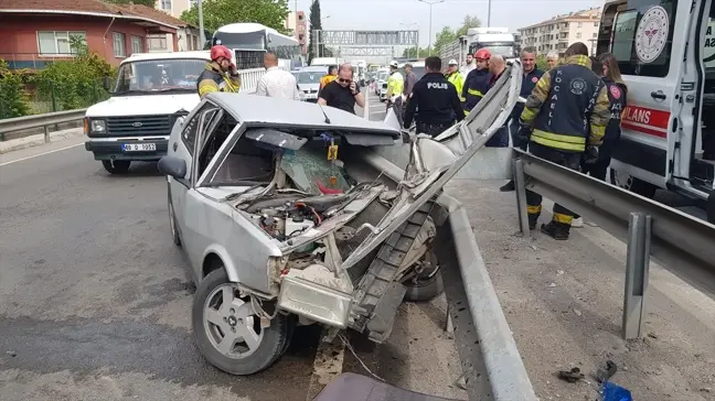 İzmit'te Otomobil Bariyere Çarptı: Sürücü Hayatını Kaybetti