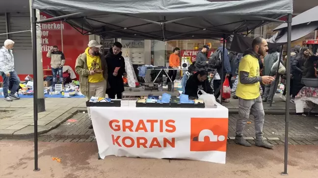 Hollanda'da Kral Günü'nde İslam'ı Anlatma Etkinliği