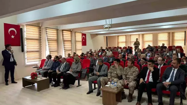 Tekman Kaymakamı Hasan Raşit Taşkın Muhtarlarla Toplantı Yaptı