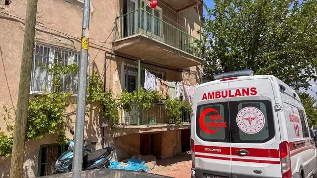 Uşak'ta evinde ölü bulunan kadının cenazesi otopsiye gönderildi