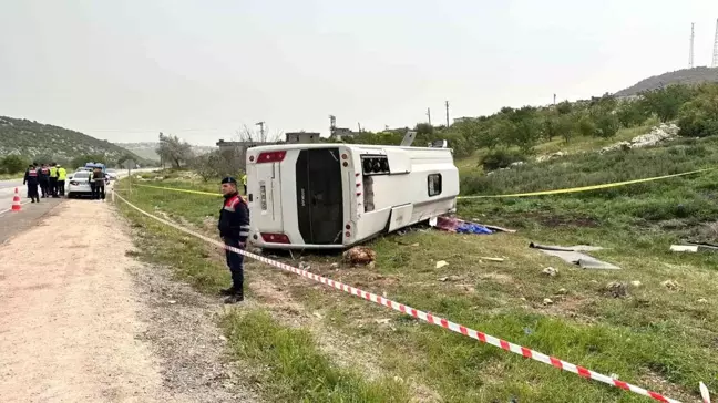 Gaziantep'te midibüs kazasında astsubay hayatını kaybetti, 17 kişi yaralandı