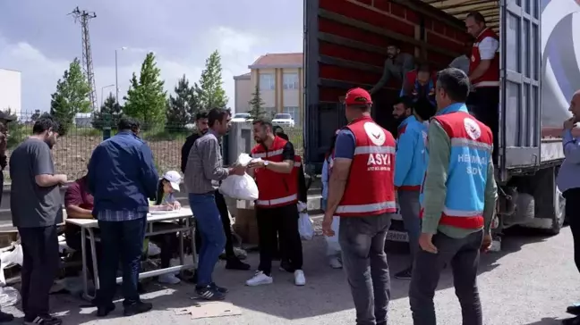 Malatya'da depremzedelere yardım dağıtıldı