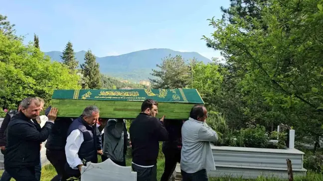 Kastamonu'da Olta İle Balık Tutarken Denize Düşen Şahıs Son Yolculuğuna Uğurlandı