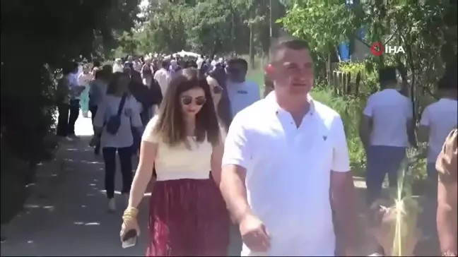 Çanakkale'de Aşıklar Sokağı'nda gençler kısmetini aradı