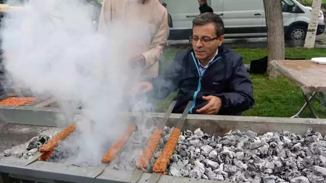Engelli vatandaşlar mangal etkinliğinde bir araya geldi