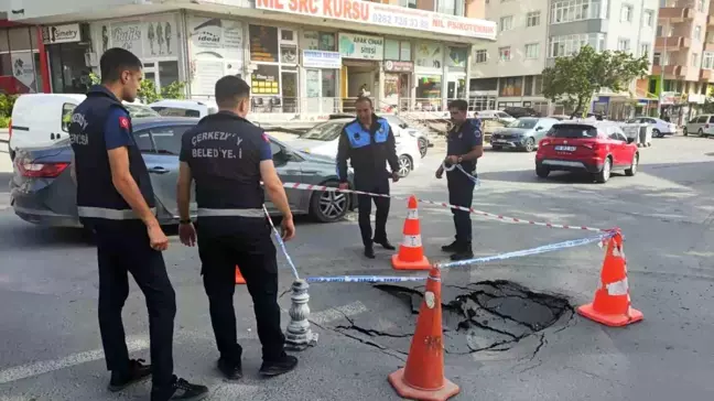 Çerkezköy'de Yol Çöktü, Araçta Maddi Hasar Oluştu