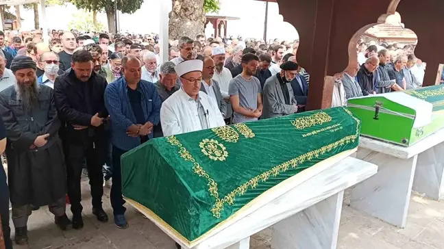 Bursa'da İki İmam Hatip Son Yolculuğuna Uğurlandı