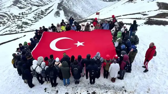 Atatürk Üniversitesi Spor Kulübü, 19 Mayıs'ta Palandöken'e tırmandı