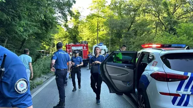 Sarıyer'de Araç Yan Yatarak Sıkıştı, Muhtar Hayatını Kaybetti