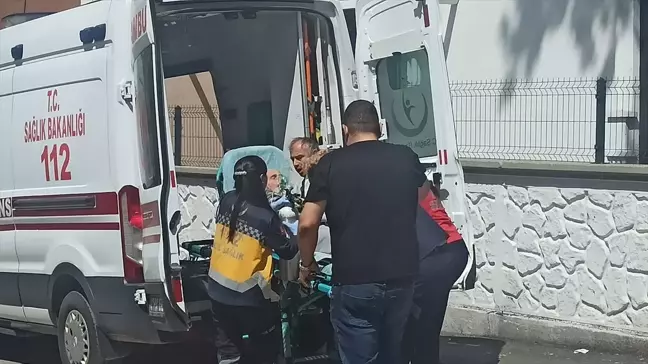 Kandıra'da çatı yangınında dumandan etkilenen kişi hastaneye kaldırıldı