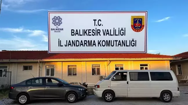 Ayvalık'ta 15 göçmen ve 2 insan taciri yakalandı