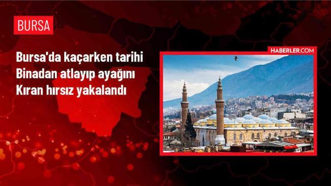 Bursa'da tarihi yapının çatısından atlayan hırsız ayağını kırdı