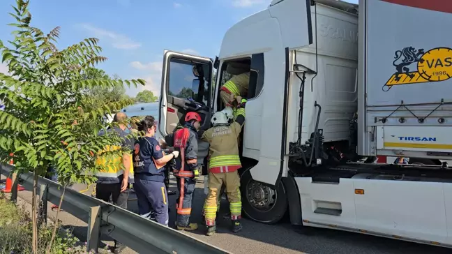 Anadolu Otoyolu'nda TIR ve tanker çarpışması: 5 yaralı