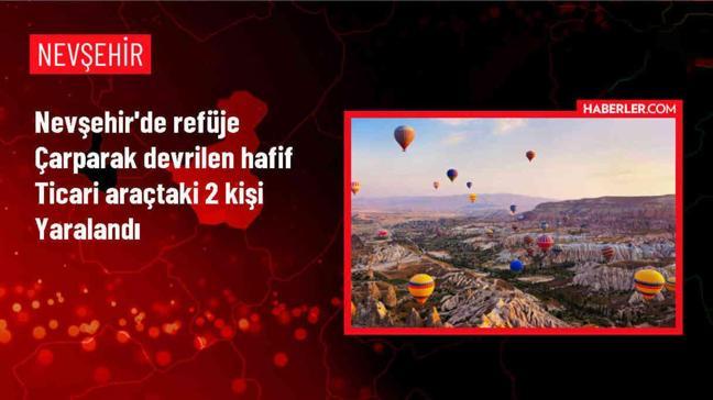 Nevşehir'de hafif ticari araç devrildi, 2 kişi yaralandı