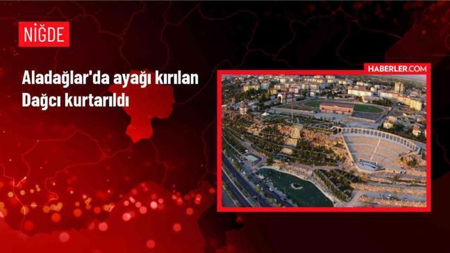 Niğde'de Aladağlar'a tırmanırken ayağı kırılan dağcı kurtarıldı