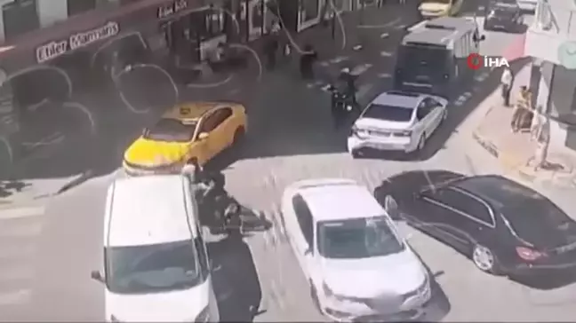 Dur ihtarına uymayan otomobilin çarptığı polis yaralandı